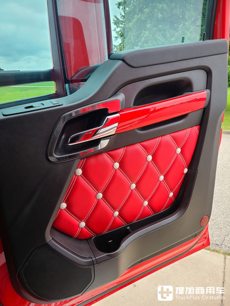 把别墅搬到卡车上,超长生活舱的肯沃斯T880重卡实拍 - 第11张 - 提加商用车网 把别墅搬到卡车上,超长生活舱的肯沃斯T880重卡实拍 - 第11张