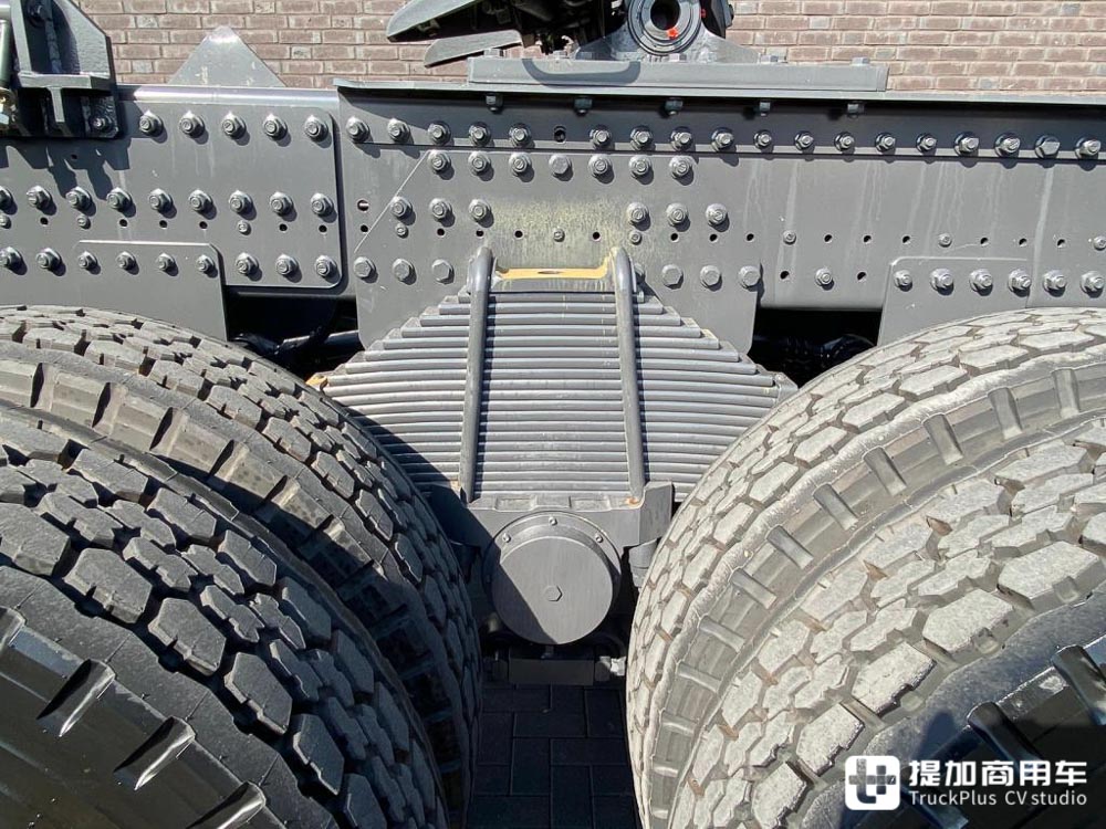 油田用的特种越野卡车,轮胎足有一人高,德国泰坦Z55-609 F 6x6卡车实拍 - 第12张 - 提加商用车网 油田用的特种越野卡车,轮胎足有一人高,德国泰坦Z55-609 F 6x6卡车实拍 - 第12张