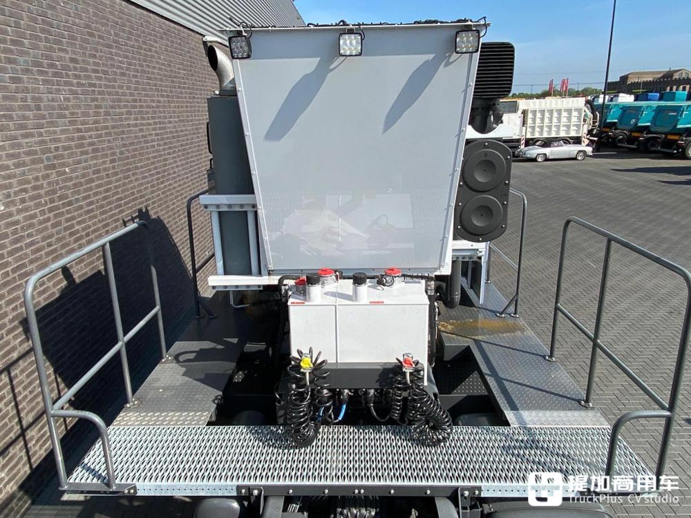 油田用的特种越野卡车,轮胎足有一人高,德国泰坦Z55-609 F 6x6卡车实拍 - 第13张 - 提加商用车网 油田用的特种越野卡车,轮胎足有一人高,德国泰坦Z55-609 F 6x6卡车实拍 - 第13张