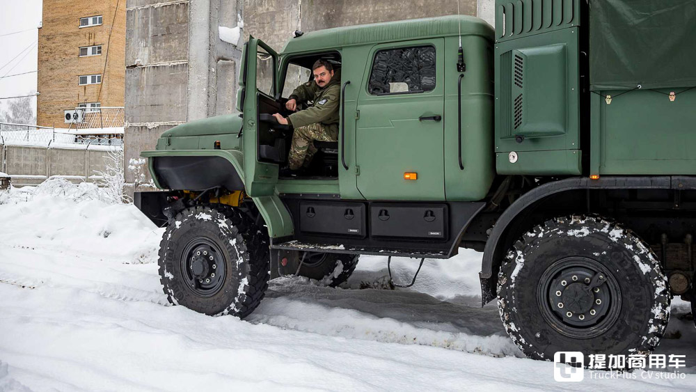 暴力美学的集大成之作,俄罗斯玩家的爆改乌拉尔4320 6x6军卡实拍 - 第13张 - 提加商用车网 暴力美学的集大成之作,俄罗斯玩家的爆改乌拉尔4320 6x6军卡实拍 - 第13张