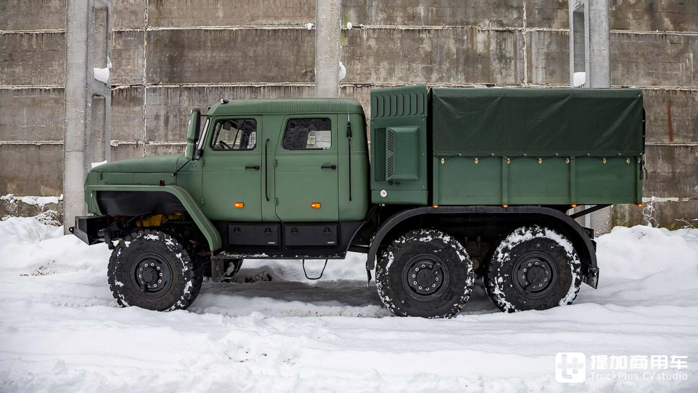 暴力美学的集大成之作,俄罗斯玩家的爆改乌拉尔4320 6x6军卡实拍 - 第14张 - 提加商用车网 暴力美学的集大成之作,俄罗斯玩家的爆改乌拉尔4320 6x6军卡实拍 - 第14张