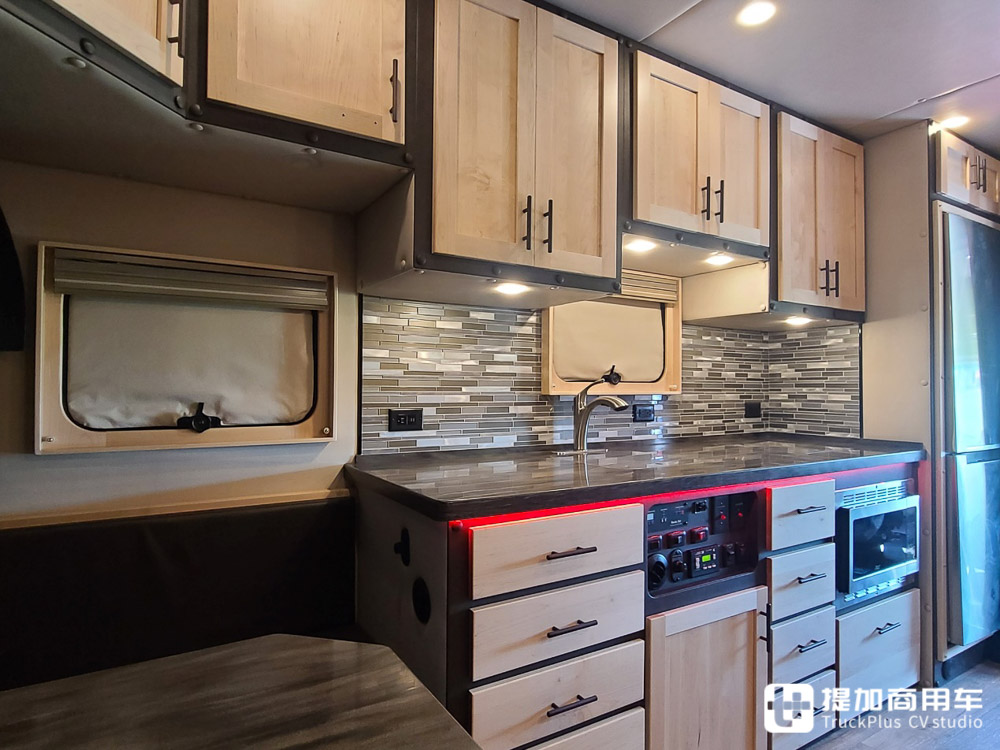 把别墅搬到卡车上,超长生活舱的肯沃斯T880重卡实拍 - 第14张 - 提加商用车网 把别墅搬到卡车上,超长生活舱的肯沃斯T880重卡实拍 - 第14张