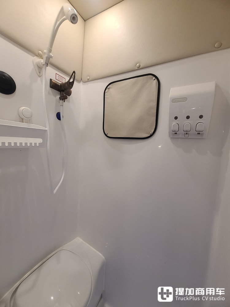 把别墅搬到卡车上,超长生活舱的肯沃斯T880重卡实拍 - 第15张 - 提加商用车网 把别墅搬到卡车上,超长生活舱的肯沃斯T880重卡实拍 - 第15张