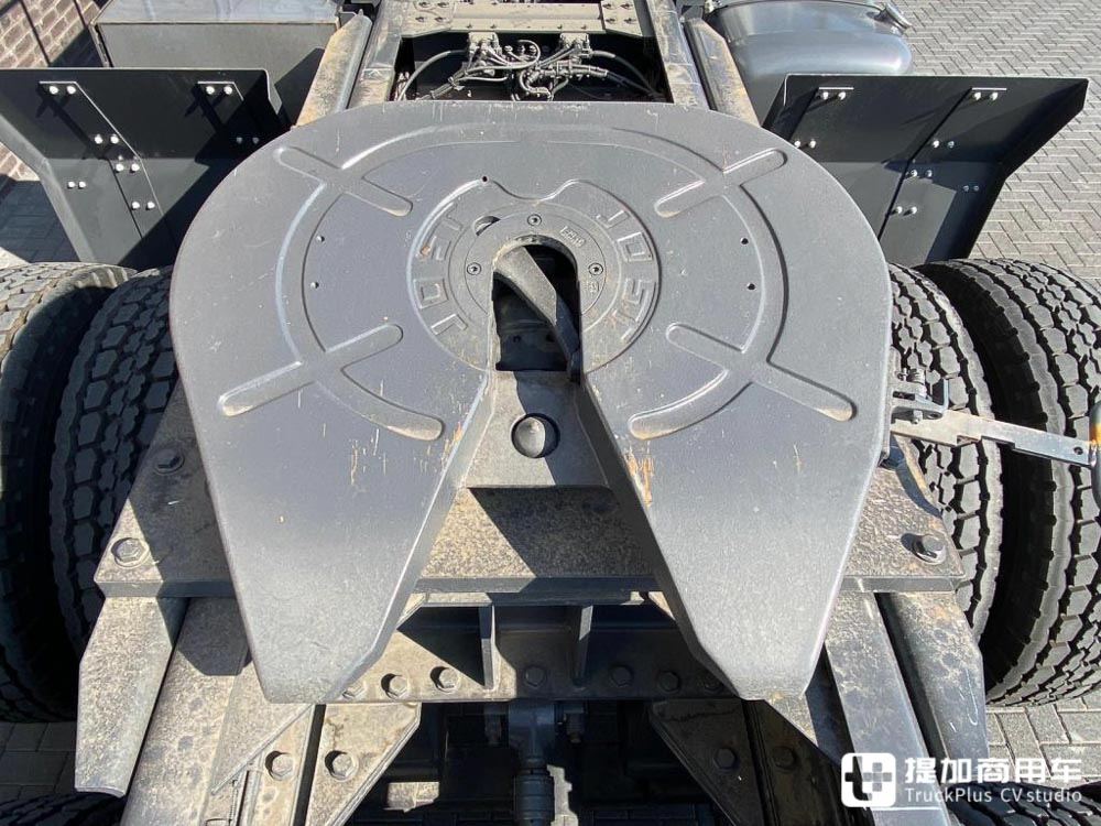 油田用的特种越野卡车,轮胎足有一人高,德国泰坦Z55-609 F 6x6卡车实拍 - 第15张 - 提加商用车网 油田用的特种越野卡车,轮胎足有一人高,德国泰坦Z55-609 F 6x6卡车实拍 - 第15张