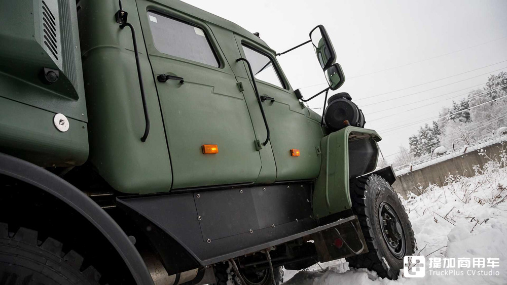暴力美学的集大成之作,俄罗斯玩家的爆改乌拉尔4320 6x6军卡实拍 - 第16张 - 提加商用车网 暴力美学的集大成之作,俄罗斯玩家的爆改乌拉尔4320 6x6军卡实拍 - 第16张