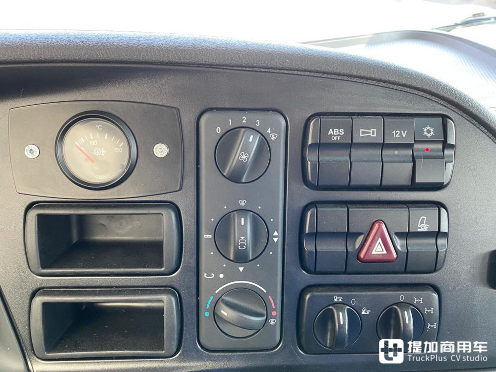 油田用的特种越野卡车,轮胎足有一人高,德国泰坦Z55-609 F 6x6卡车实拍 - 第18张 - 提加商用车网 油田用的特种越野卡车,轮胎足有一人高,德国泰坦Z55-609 F 6x6卡车实拍 - 第18张