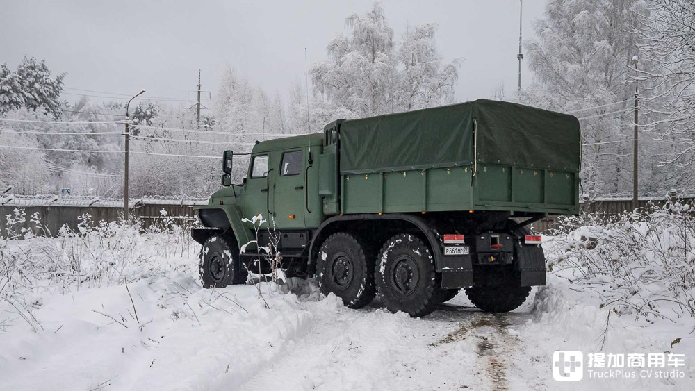 暴力美学的集大成之作,俄罗斯玩家的爆改乌拉尔4320 6x6军卡实拍 - 第19张 - 提加商用车网 暴力美学的集大成之作,俄罗斯玩家的爆改乌拉尔4320 6x6军卡实拍 - 第19张