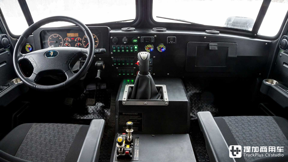 暴力美学的集大成之作,俄罗斯玩家的爆改乌拉尔4320 6x6军卡实拍 - 第20张 - 提加商用车网 暴力美学的集大成之作,俄罗斯玩家的爆改乌拉尔4320 6x6军卡实拍 - 第20张