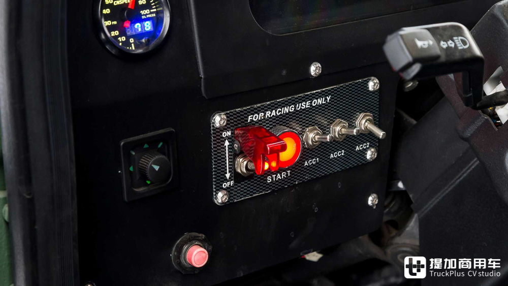 暴力美学的集大成之作,俄罗斯玩家的爆改乌拉尔4320 6x6军卡实拍 - 第21张 - 提加商用车网 暴力美学的集大成之作,俄罗斯玩家的爆改乌拉尔4320 6x6军卡实拍 - 第21张