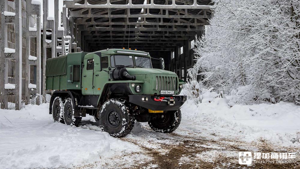 暴力美学的集大成之作,俄罗斯玩家的爆改乌拉尔4320 6x6军卡实拍 - 第26张 - 提加商用车网 暴力美学的集大成之作,俄罗斯玩家的爆改乌拉尔4320 6x6军卡实拍 - 第26张