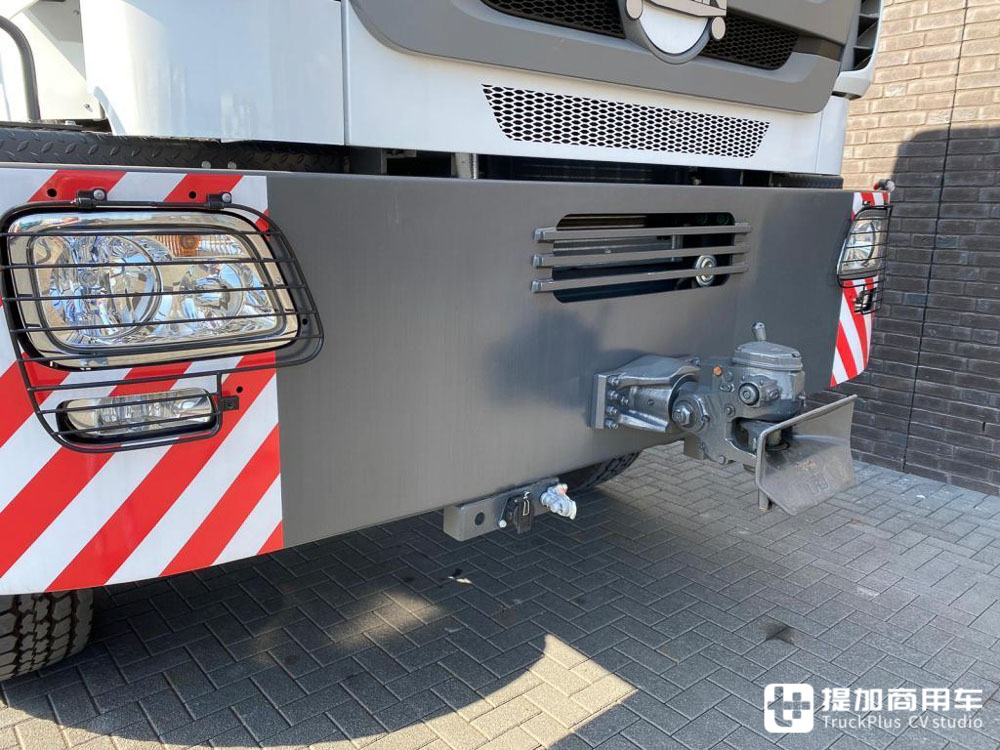 油田用的特种越野卡车,轮胎足有一人高,德国泰坦Z55-609 F 6x6卡车实拍 - 第4张 - 提加商用车网 油田用的特种越野卡车,轮胎足有一人高,德国泰坦Z55-609 F 6x6卡车实拍 - 第4张