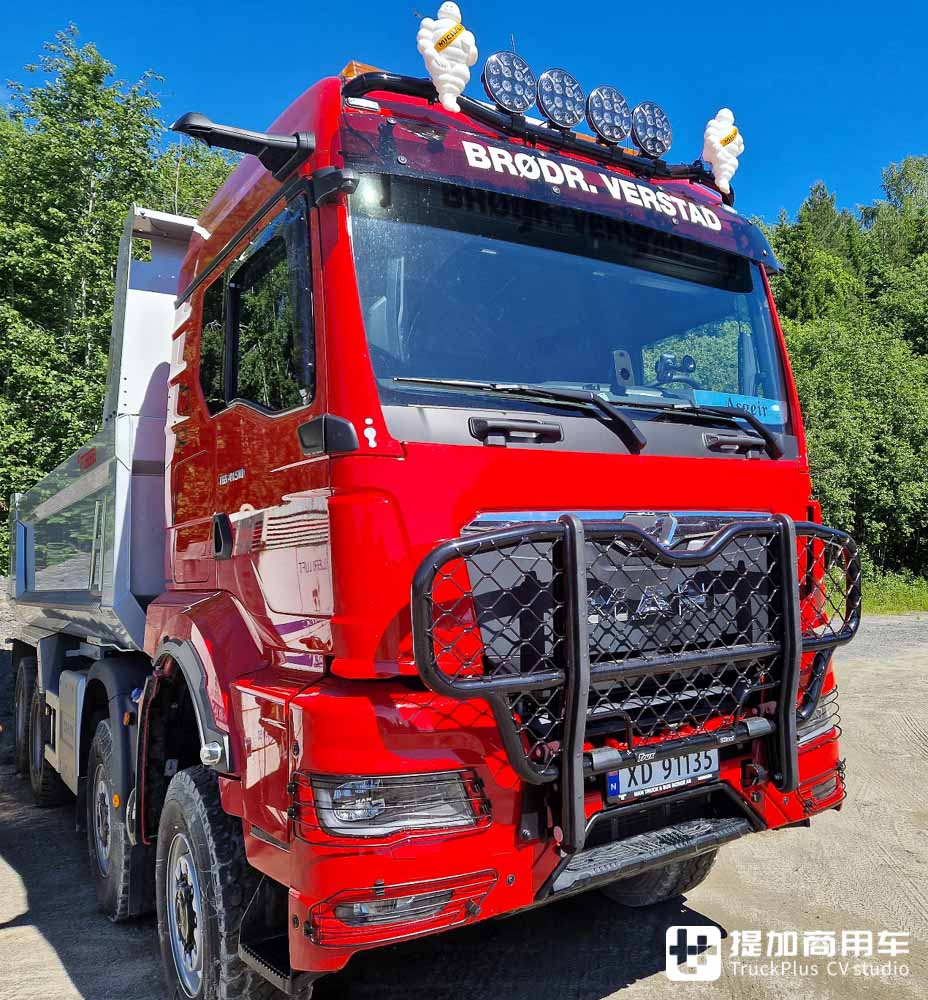 电子后视镜+8x8驱动,这台曼恩TGS自卸车真豪横 - 第6张 - 提加商用车网 电子后视镜+8x8驱动,这台曼恩TGS自卸车真豪横 - 第6张