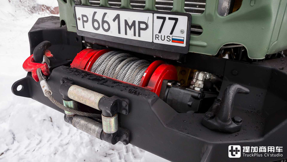 暴力美学的集大成之作,俄罗斯玩家的爆改乌拉尔4320 6x6军卡实拍 - 第7张 - 提加商用车网 暴力美学的集大成之作,俄罗斯玩家的爆改乌拉尔4320 6x6军卡实拍 - 第7张