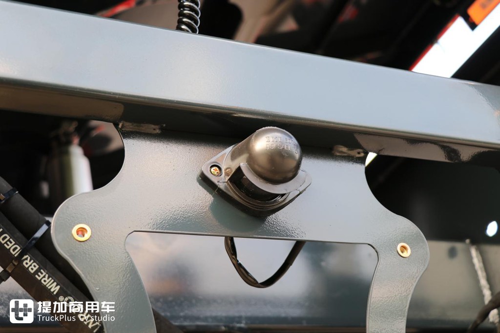 售价6.9万的侧翻自卸挂车,锣响卡友牌的第二款力作,实拍带你看看值得买吗 - 第13张 - 提加商用车网 售价6.9万的侧翻自卸挂车,锣响卡友牌的第二款力作,实拍带你看看值得买吗 - 第13张