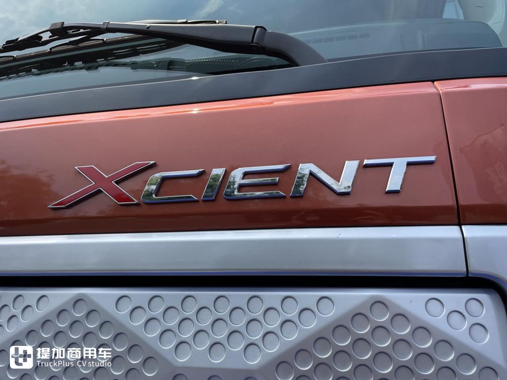 铠甲前脸焕新升级,做工品质不输同级欧洲车型,新一代现代创虎牵引车实拍 - 第19张 - 提加商用车网 铠甲前脸焕新升级,做工品质不输同级欧洲车型,新一代现代创虎牵引车实拍 - 第19张