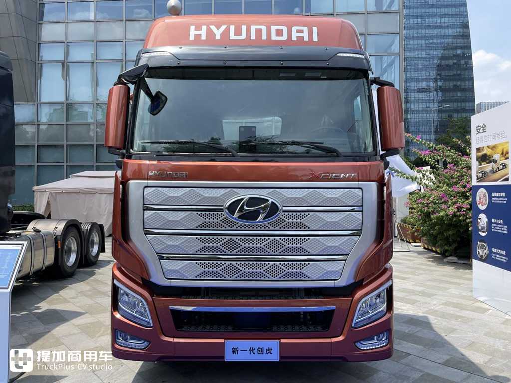 铠甲前脸焕新升级,做工品质不输同级欧洲车型,新一代现代创虎牵引车实拍 - 第2张 - 提加商用车网 铠甲前脸焕新升级,做工品质不输同级欧洲车型,新一代现代创虎牵引车实拍 - 第2张