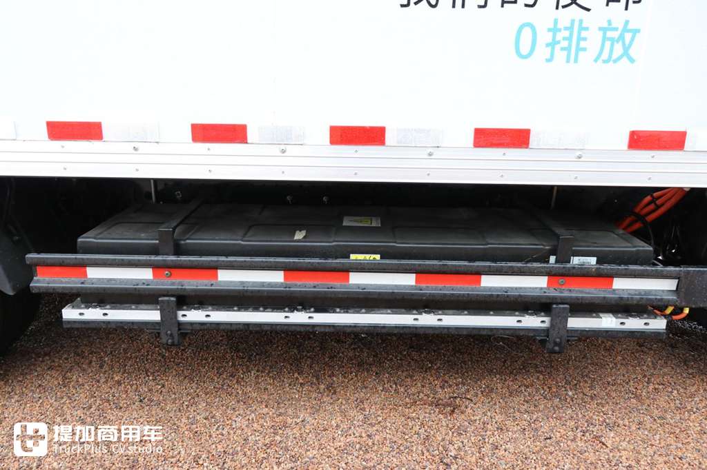 德铁信可在国内定制的福田智蓝电动轻卡,实拍带你看看啥配置! - 第3张 - 提加商用车网 德铁信可在国内定制的福田智蓝电动轻卡,实拍带你看看啥配置! - 第3张