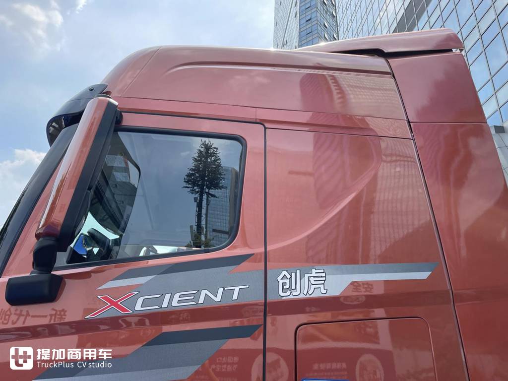 铠甲前脸焕新升级,做工品质不输同级欧洲车型,新一代现代创虎牵引车实拍 - 第3张 - 提加商用车网 铠甲前脸焕新升级,做工品质不输同级欧洲车型,新一代现代创虎牵引车实拍 - 第3张