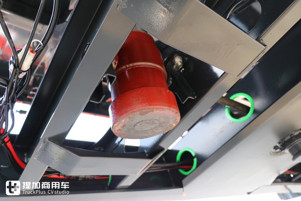 售价6.9万的侧翻自卸挂车,锣响卡友牌的第二款力作,实拍带你看看值得买吗 - 第5张 - 提加商用车网 售价6.9万的侧翻自卸挂车,锣响卡友牌的第二款力作,实拍带你看看值得买吗 - 第5张