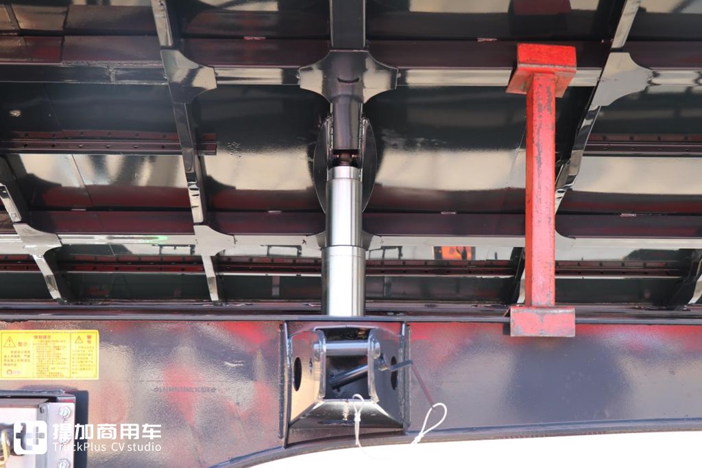 售价6.9万的侧翻自卸挂车,锣响卡友牌的第二款力作,实拍带你看看值得买吗 - 第6张 - 提加商用车网 售价6.9万的侧翻自卸挂车,锣响卡友牌的第二款力作,实拍带你看看值得买吗 - 第6张