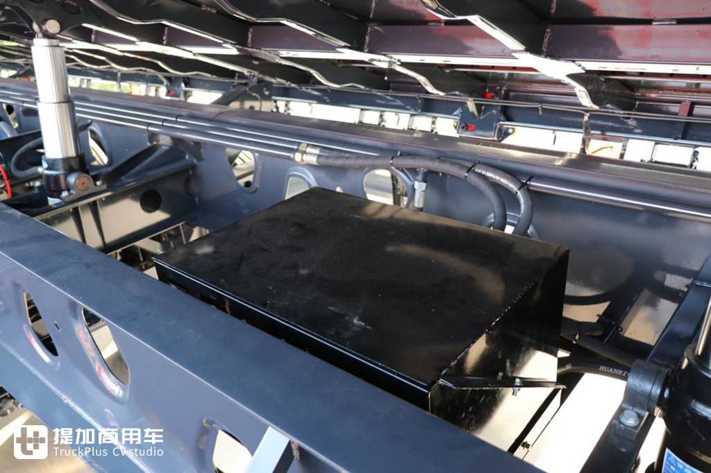 售价6.9万的侧翻自卸挂车,锣响卡友牌的第二款力作,实拍带你看看值得买吗 - 第7张 - 提加商用车网 售价6.9万的侧翻自卸挂车,锣响卡友牌的第二款力作,实拍带你看看值得买吗 - 第7张