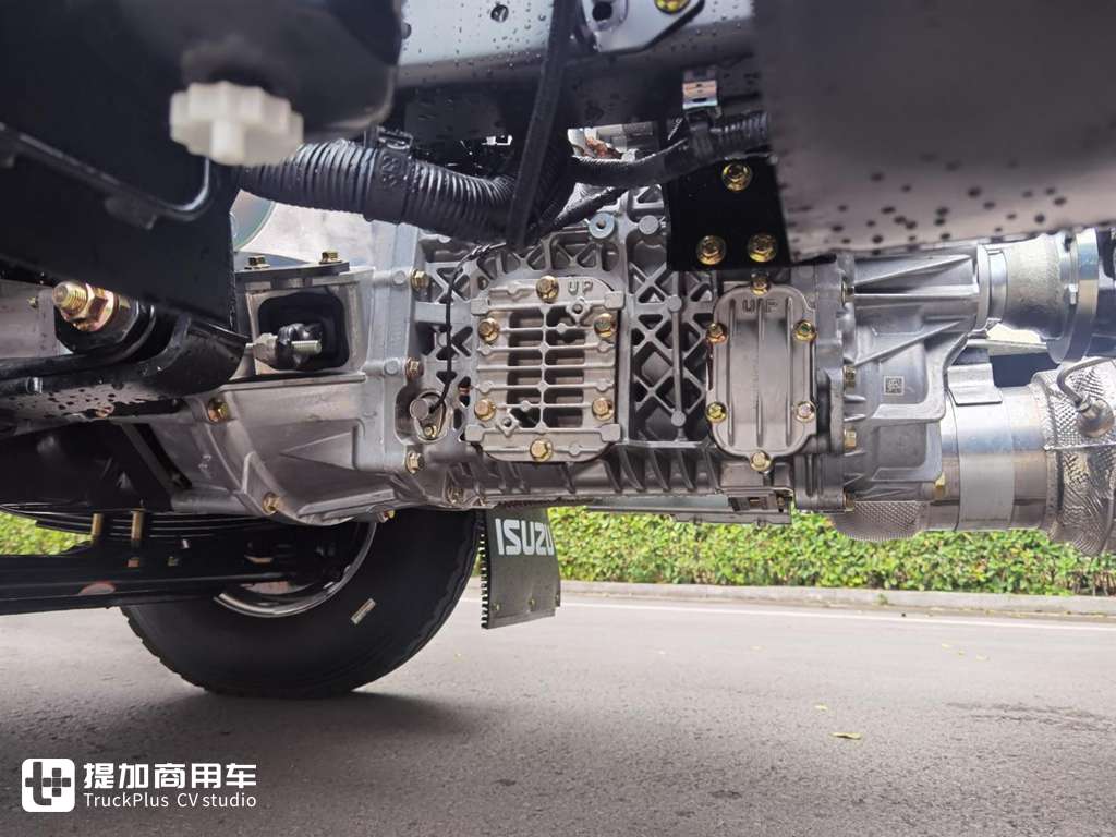 品质再上一层楼,庆铃五十铃M600自动挡车型实拍评测 - 第2张 - 提加商用车网 品质再上一层楼,庆铃五十铃M600自动挡车型实拍评测 - 第2张
