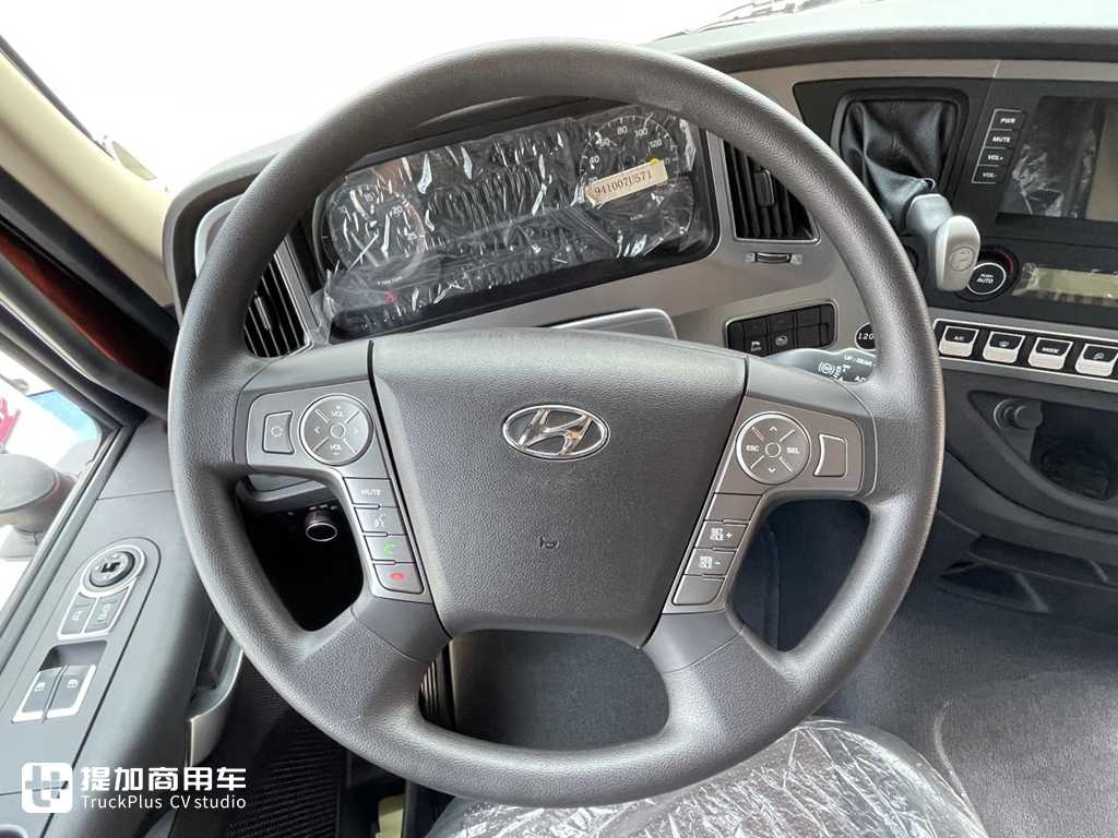 铠甲前脸焕新升级,做工品质不输同级欧洲车型,新一代现代创虎牵引车实拍 - 第8张 - 提加商用车网 铠甲前脸焕新升级,做工品质不输同级欧洲车型,新一代现代创虎牵引车实拍 - 第8张