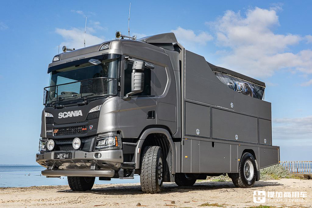 露营设备丰富，还带车载快艇，斯堪尼亚P280 XT 4x4露营探险车实拍