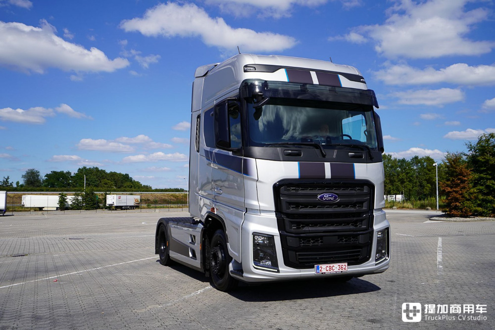 欧卡八强年度驾驶室评测(下),达夫、雷诺、依维柯以及福特,谁最强?