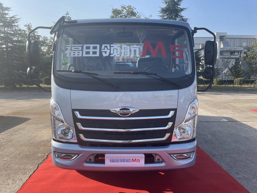 焕新颜值 舒适内饰 懂卡友需求的轻卡领航M5实拍评测 - 第1张