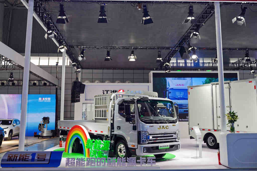 从世界制造业大会看行业发展 江淮1卡帅铃S7混动版为何是趋势？