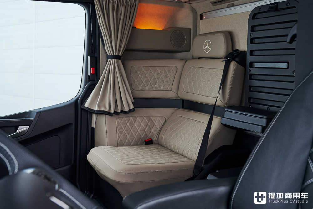 高端外观设计+单人生活驾驶室,最新亮相的奔驰Actros L Edition 3限量卡车实拍 - 第13张 - 提加商用车网 高端外观设计+单人生活驾驶室,最新亮相的奔驰Actros L Edition 3限量卡车实拍 - 第13张