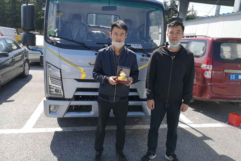 1号信赖 陈老板:五台骏铃还不够,再提一辆骏铃金饭碗! - 第1张 - 提加商用车网 1号信赖 陈老板:五台骏铃还不够,再提一辆骏铃金饭碗! - 第1张