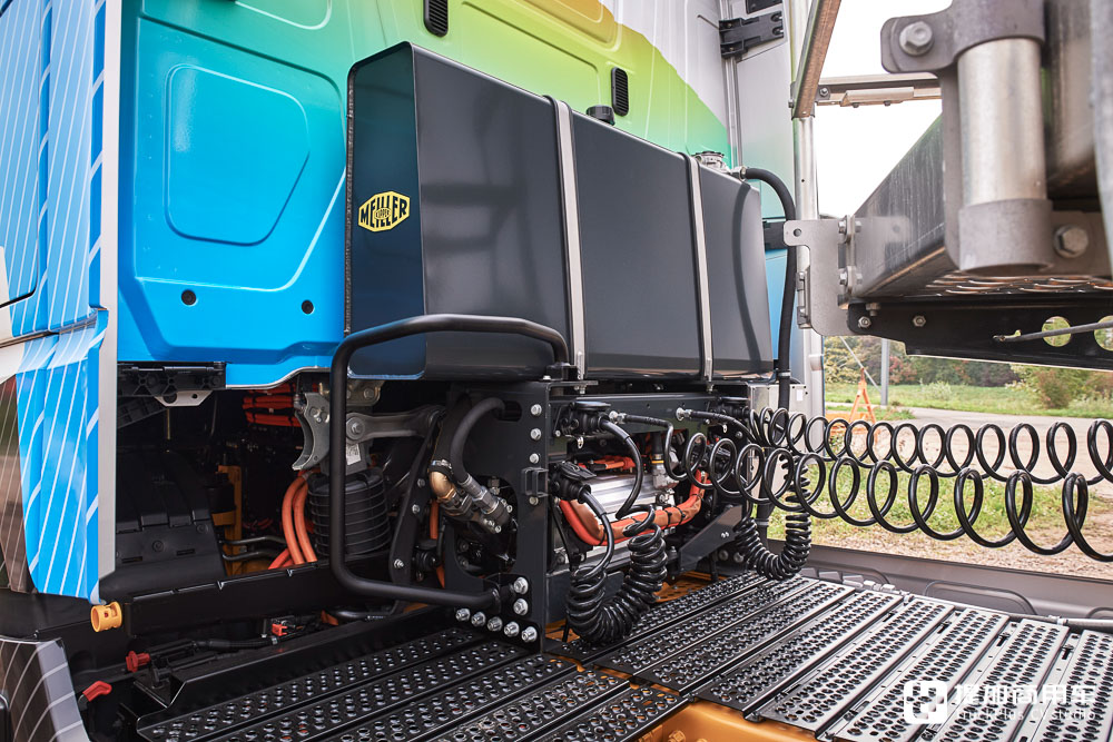 电动卡车站C位,硬汉选手也不少,带你逛2022宝马展奔驰卡车展台 - 第3张 - 提加商用车网 电动卡车站C位,硬汉选手也不少,带你逛2022宝马展奔驰卡车展台 - 第3张