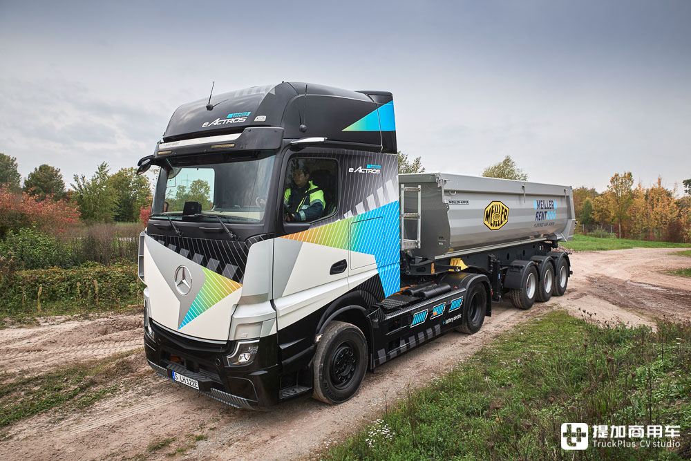 电动卡车站C位,硬汉选手也不少,带你逛2022宝马展奔驰卡车展台 - 第4张 - 提加商用车网 电动卡车站C位,硬汉选手也不少,带你逛2022宝马展奔驰卡车展台 - 第4张