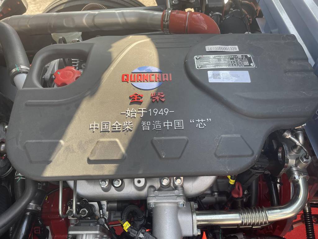 焕新颜值 舒适内饰 懂卡友需求的轻卡领航M5实拍评测 - 第8张