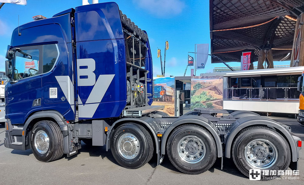 660匹V8+新一代变速箱,还带原厂前牵引钩,IAA上亮相的斯堪尼亚大件车实拍 - 第10张 - 提加商用车网 660匹V8+新一代变速箱,还带原厂前牵引钩,IAA上亮相的斯堪尼亚大件车实拍 - 第10张
