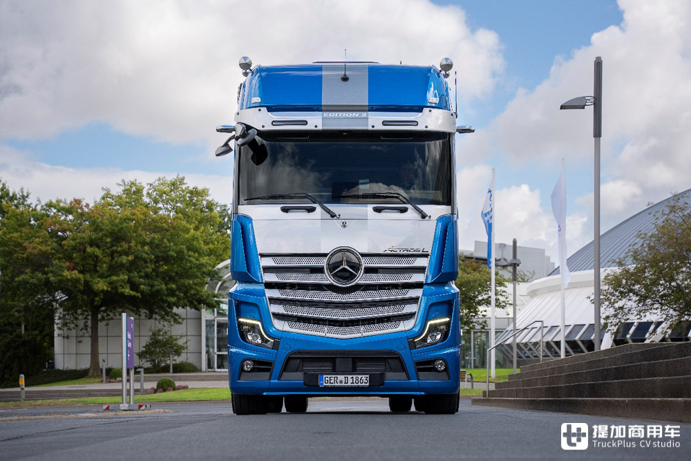高端外观设计+单人生活驾驶室,最新亮相的奔驰Actros L Edition 3限量卡车实拍 - 第10张 - 提加商用车网 高端外观设计+单人生活驾驶室,最新亮相的奔驰Actros L Edition 3限量卡车实拍 - 第10张