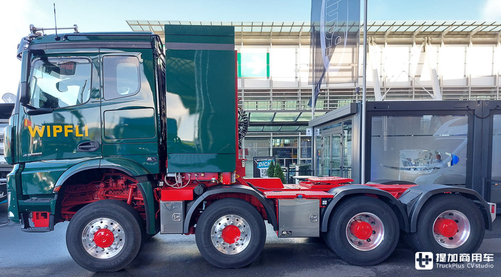配置极其丰富,车长仅7.5米,IAA 2022上的这台奔驰Arocs 4363 8x6牵引车太惊艳了 - 第12张 - 提加商用车网 配置极其丰富,车长仅7.5米,IAA 2022上的这台奔驰Arocs 4363 8x6牵引车太惊艳了 - 第12张