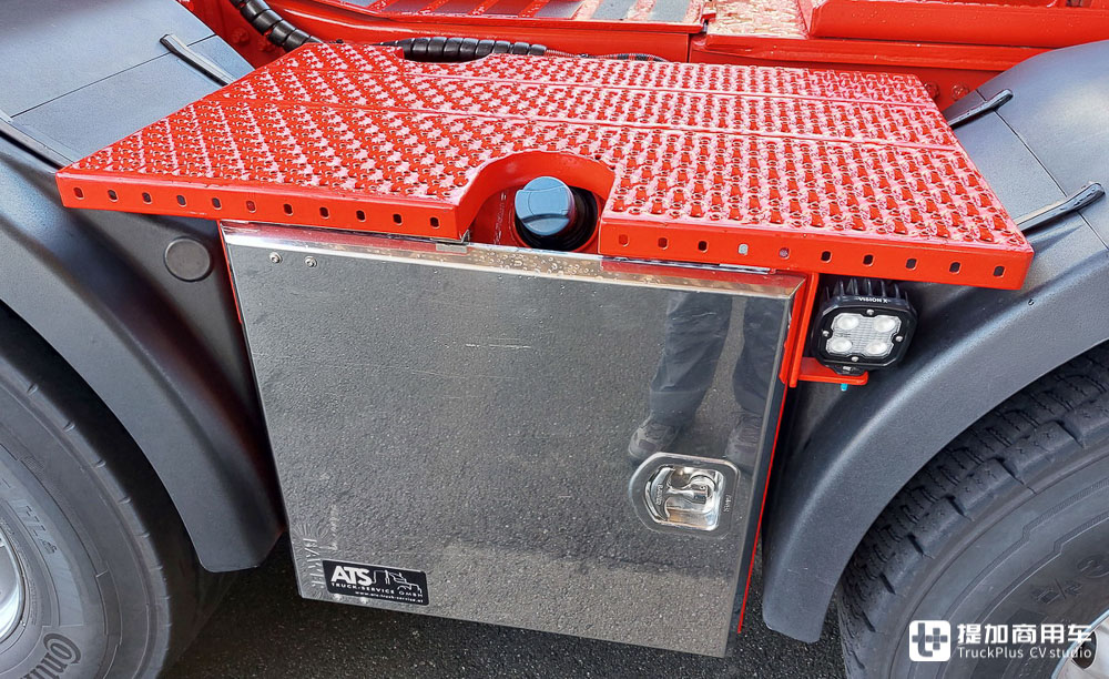 配置极其丰富,车长仅7.5米,IAA 2022上的这台奔驰Arocs 4363 8x6牵引车太惊艳了 - 第13张 - 提加商用车网 配置极其丰富,车长仅7.5米,IAA 2022上的这台奔驰Arocs 4363 8x6牵引车太惊艳了 - 第13张