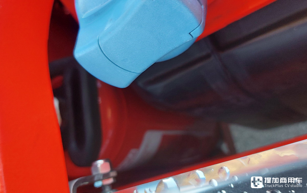 配置极其丰富,车长仅7.5米,IAA 2022上的这台奔驰Arocs 4363 8x6牵引车太惊艳了 - 第14张 - 提加商用车网 配置极其丰富,车长仅7.5米,IAA 2022上的这台奔驰Arocs 4363 8x6牵引车太惊艳了 - 第14张