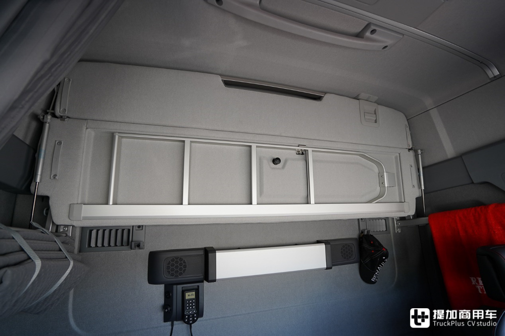 欧卡八强年度驾驶室评测(下),达夫、雷诺、依维柯以及福特，谁最强？ - 第15张