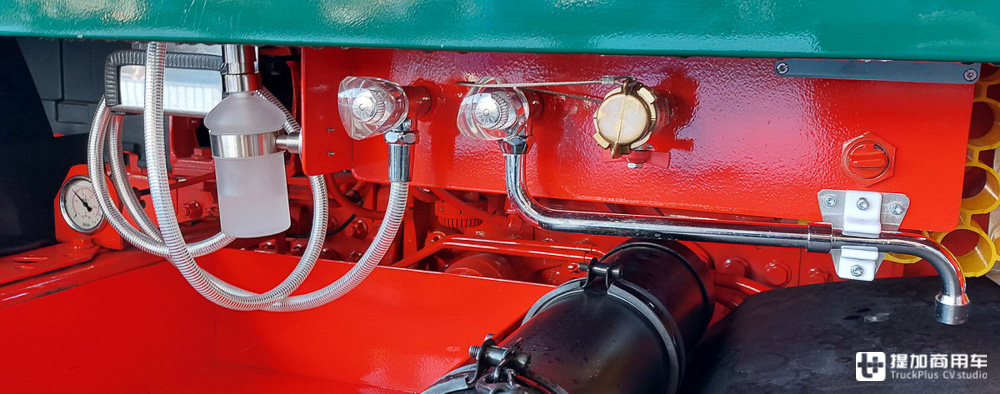 配置极其丰富,车长仅7.5米,IAA 2022上的这台奔驰Arocs 4363 8x6牵引车太惊艳了 - 第15张 - 提加商用车网 配置极其丰富,车长仅7.5米,IAA 2022上的这台奔驰Arocs 4363 8x6牵引车太惊艳了 - 第15张