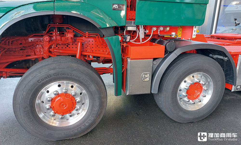 配置极其丰富,车长仅7.5米,IAA 2022上的这台奔驰Arocs 4363 8x6牵引车太惊艳了 - 第16张 - 提加商用车网 配置极其丰富,车长仅7.5米,IAA 2022上的这台奔驰Arocs 4363 8x6牵引车太惊艳了 - 第16张