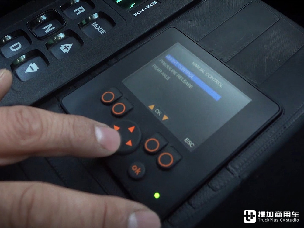 10x6驱动能拉60吨货!俄罗斯卡玛兹65805五轴自卸车实拍 - 第17张 - 提加商用车网 10x6驱动能拉60吨货!俄罗斯卡玛兹65805五轴自卸车实拍 - 第17张