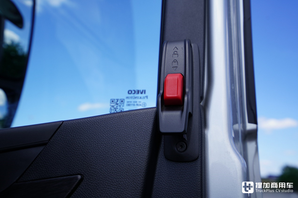 欧卡八强年度驾驶室评测(下),达夫、雷诺、依维柯以及福特，谁最强？ - 第18张