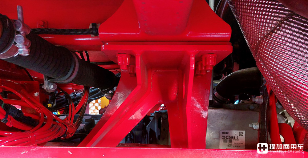 配置极其丰富,车长仅7.5米,IAA 2022上的这台奔驰Arocs 4363 8x6牵引车太惊艳了 - 第18张 - 提加商用车网 配置极其丰富,车长仅7.5米,IAA 2022上的这台奔驰Arocs 4363 8x6牵引车太惊艳了 - 第18张