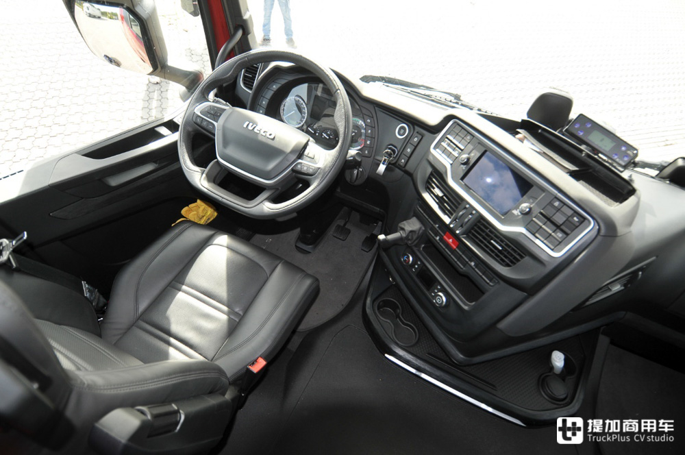 欧卡八强年度驾驶室评测(下),达夫、雷诺、依维柯以及福特，谁最强？ - 第19张