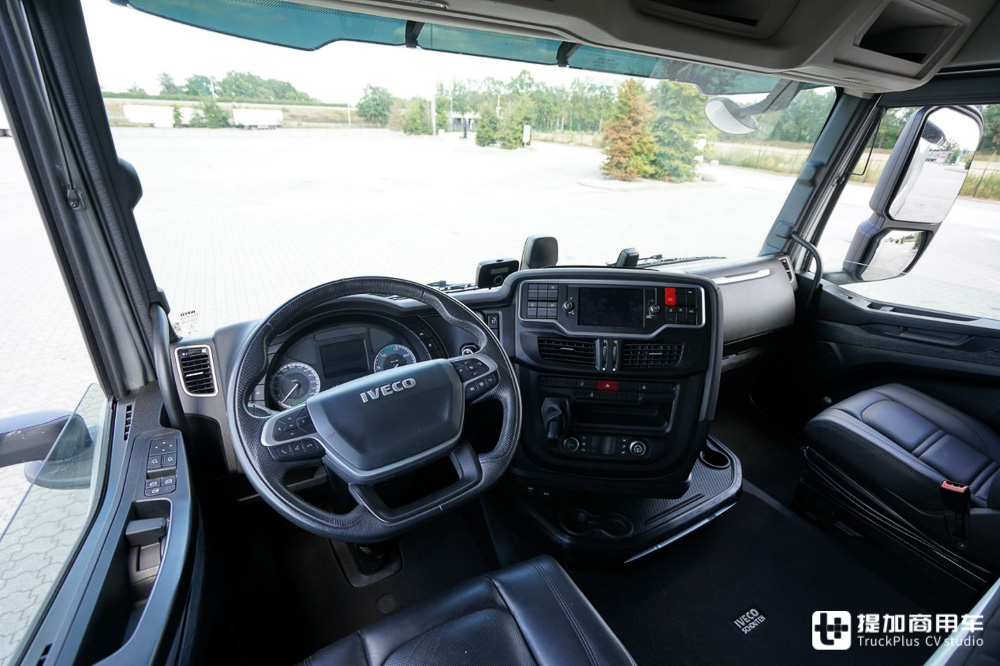 欧卡八强年度驾驶室评测(下),达夫、雷诺、依维柯以及福特，谁最强？ - 第20张