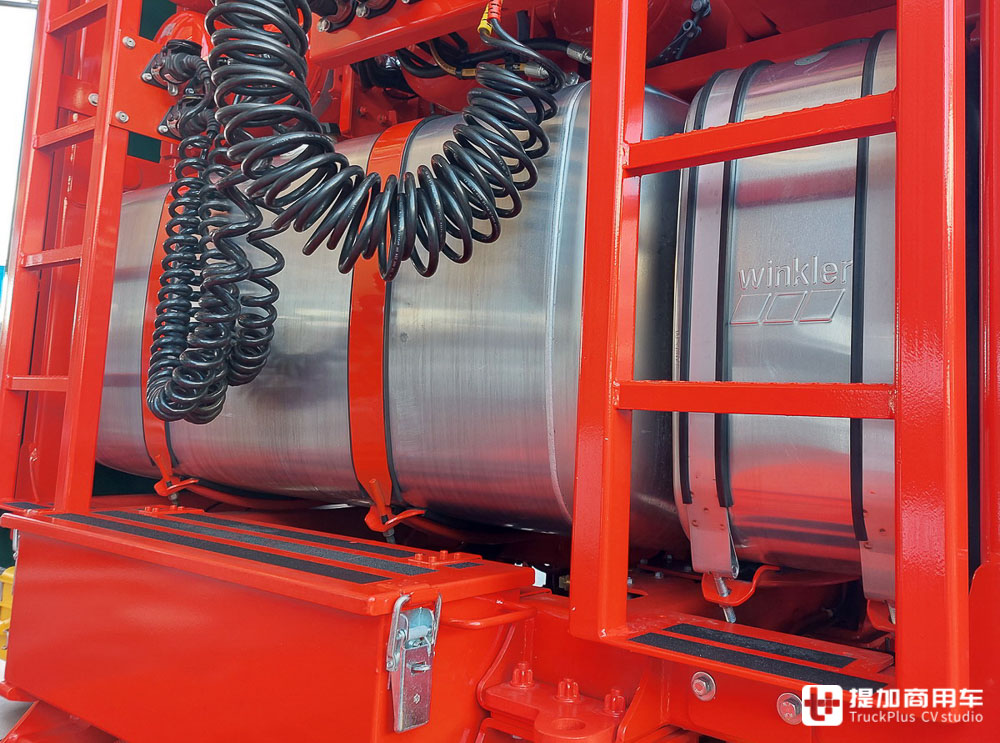 配置极其丰富,车长仅7.5米,IAA 2022上的这台奔驰Arocs 4363 8x6牵引车太惊艳了 - 第20张 - 提加商用车网 配置极其丰富,车长仅7.5米,IAA 2022上的这台奔驰Arocs 4363 8x6牵引车太惊艳了 - 第20张